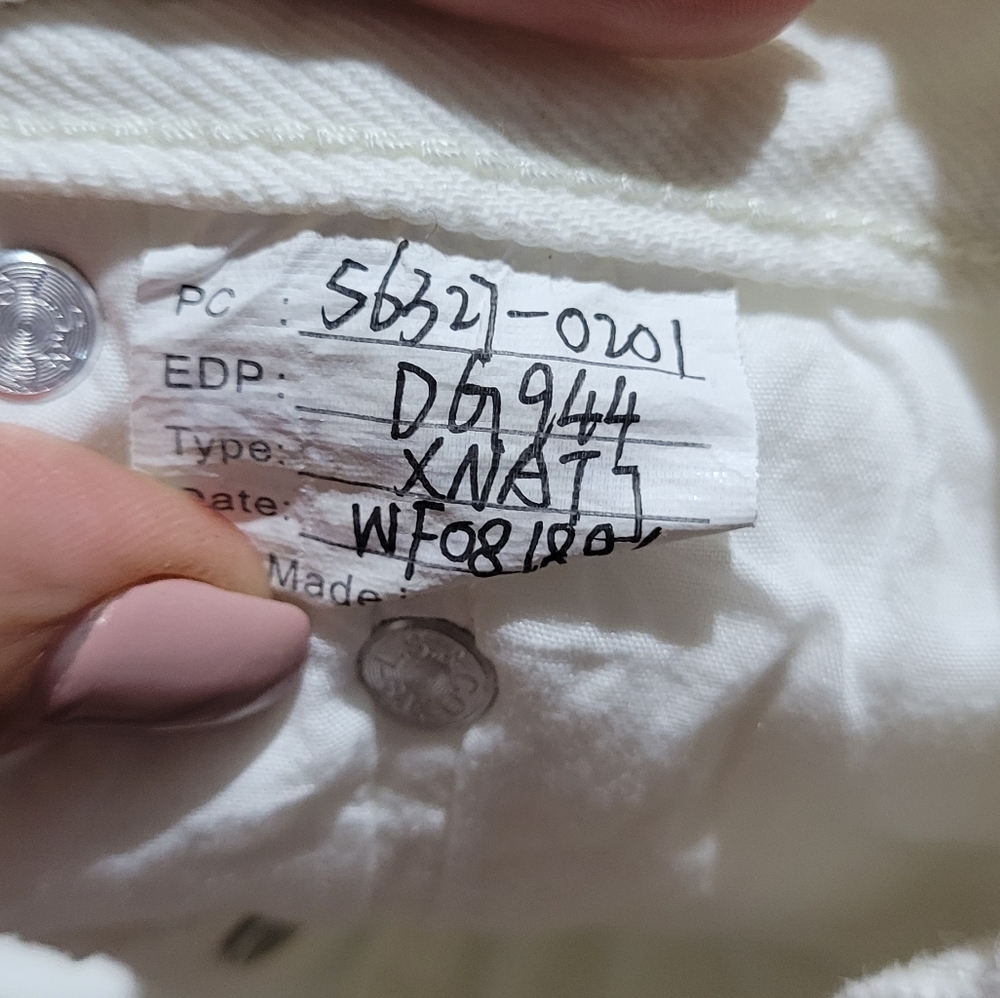 Levis 501 white embroidered jean short - Picture 4 of 6